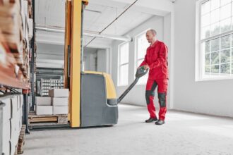 Hochhubwagen und Robotik