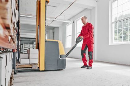 Hochhubwagen und Robotik